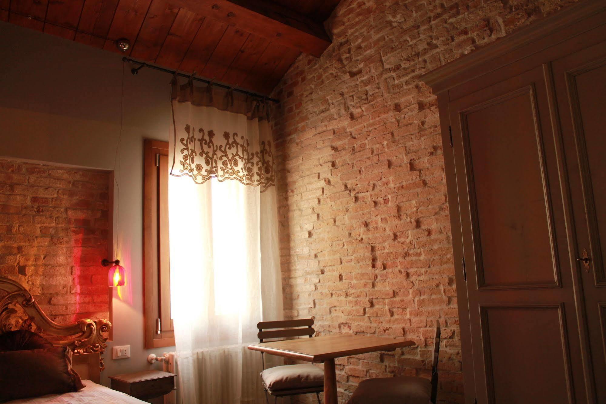 Rosso Charm Venecia