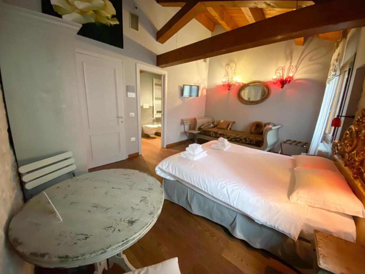 Rosso Charm 3* Venecia